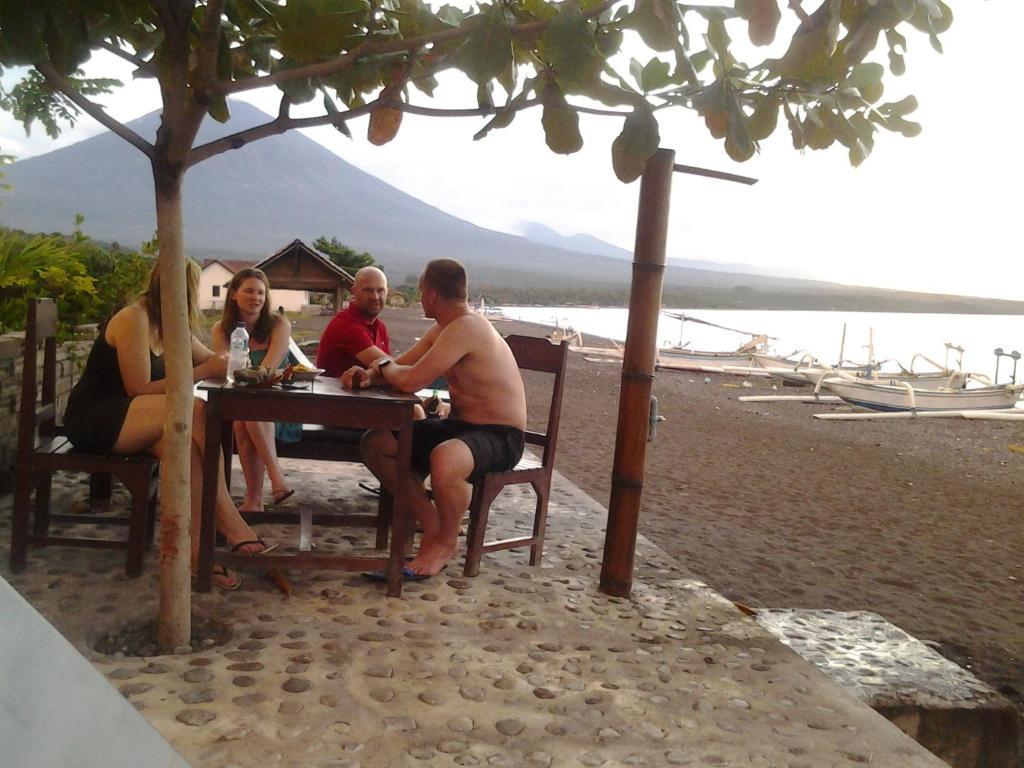 Solaluna Beach Homestay Amed Eksteriør billede