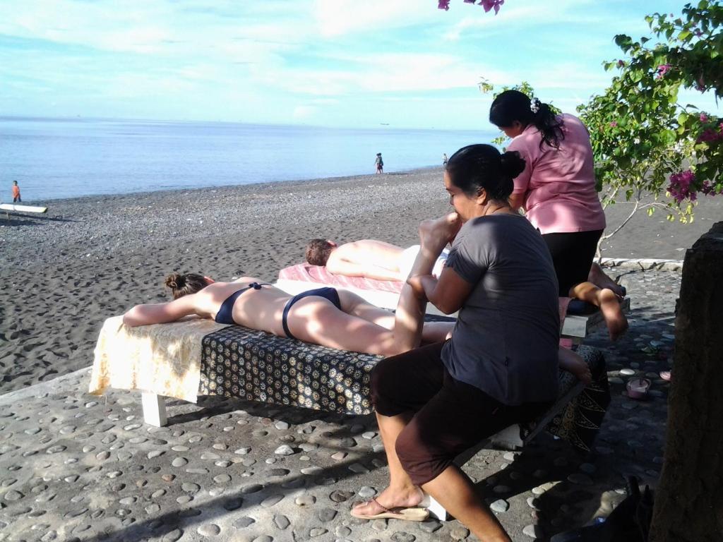 Solaluna Beach Homestay Amed Eksteriør billede